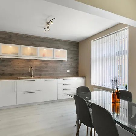Apartment Fin Og Morderne Leilighet I Sentrum Alesund