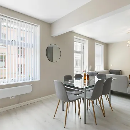 Apartment Fin Og Morderne Leilighet I Sentrum Alesund